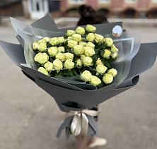 Букет Белые кустовые розы Солинеро в Махачкале
